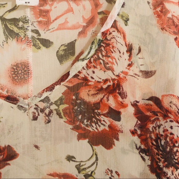 Short-Sleeved Floral Poncho Blouse - Picture 2 of 3